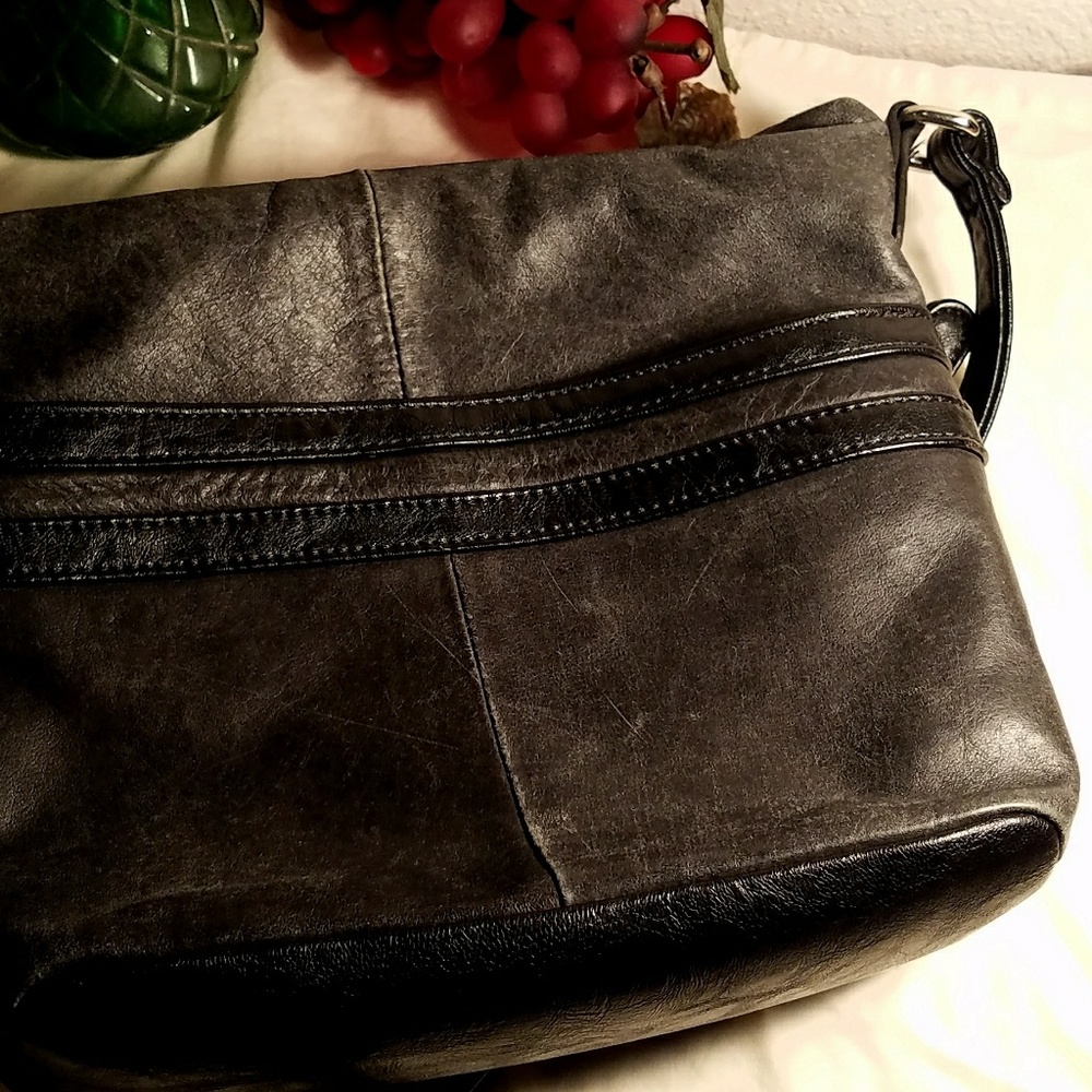 Stone Mountain black leather purse